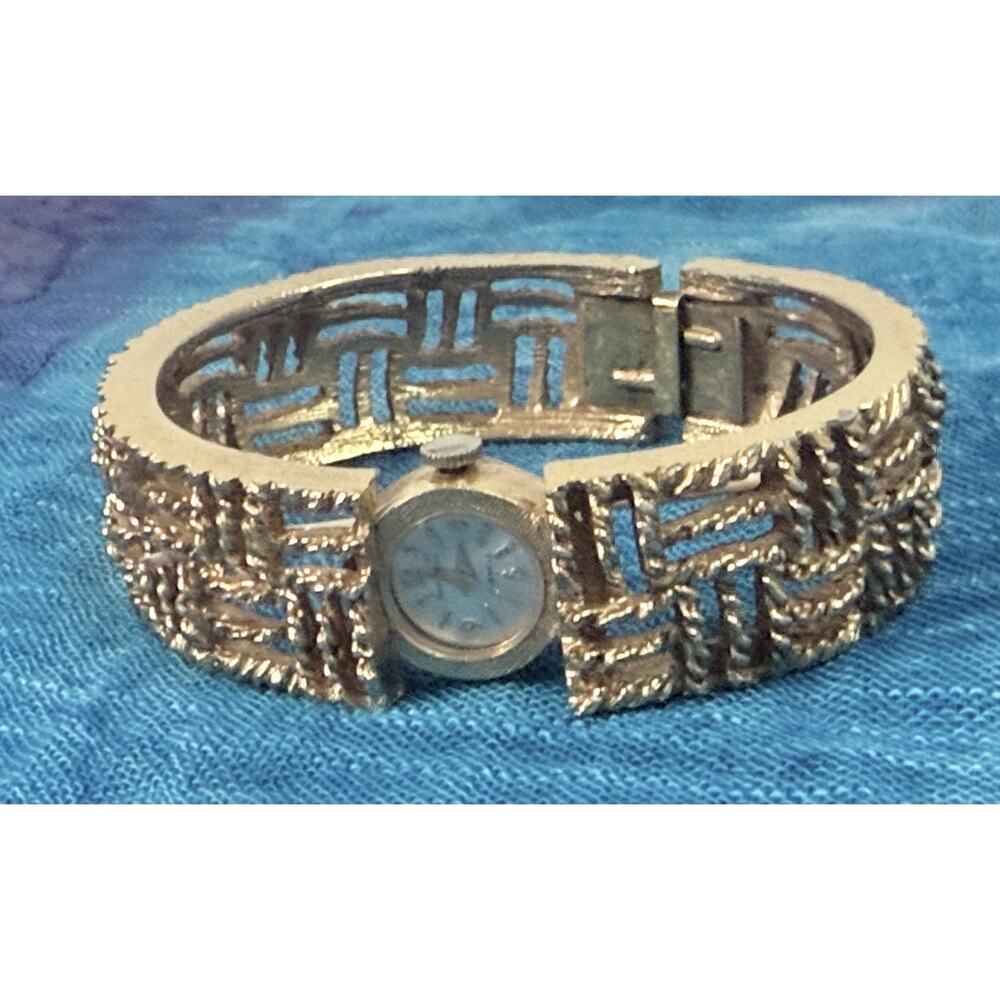 Vintage Baroness Hidden Watch Bracelet 17 Jewels Wind Up Gold Tone Running